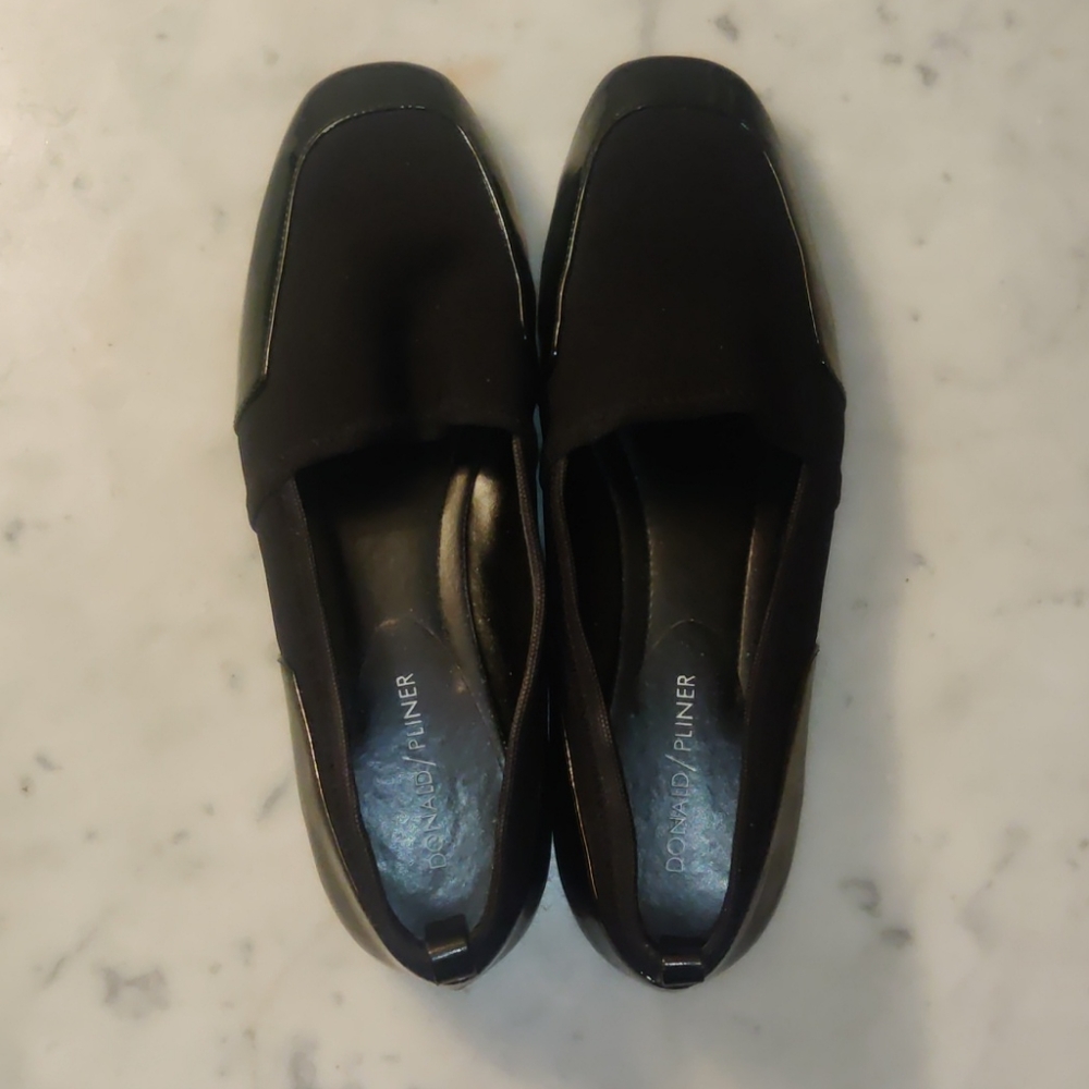 Donald/Pliner Flats